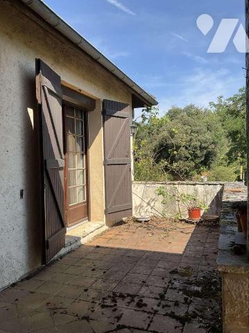 A VENDRE : Aux portes de GOURDON (Lot - 46) grande maison sur environ 4.300m² de terrain avec b...