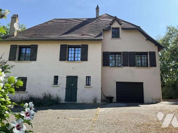 A VENDRE : Aux portes de GOURDON (Lot - 46) grande maison sur environ 4.300m² de terrain avec b...
