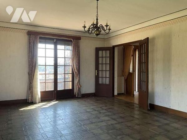 A VENDRE : Aux portes de GOURDON (Lot - 46) grande maison sur environ 4.300m² de terrain avec b...