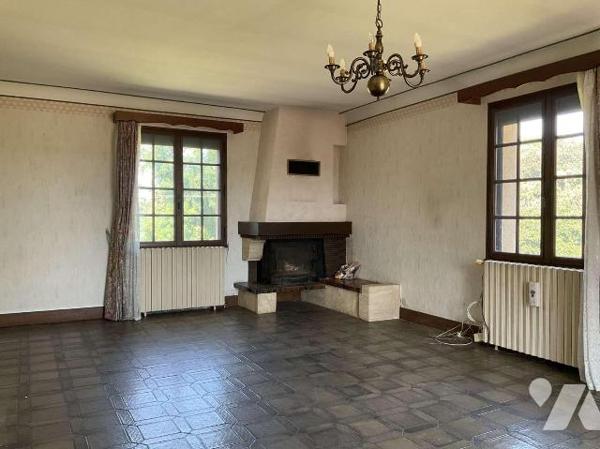 A VENDRE : Aux portes de GOURDON (Lot - 46) grande maison sur environ 4.300m² de terrain avec b...