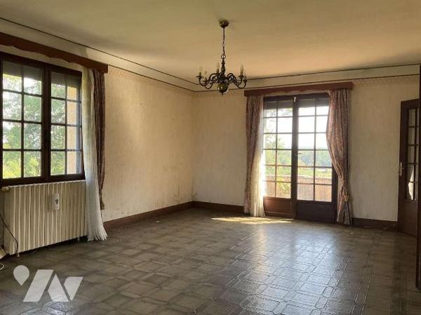 A VENDRE : Aux portes de GOURDON (Lot - 46) grande maison sur environ 4.300m² de terrain avec b...