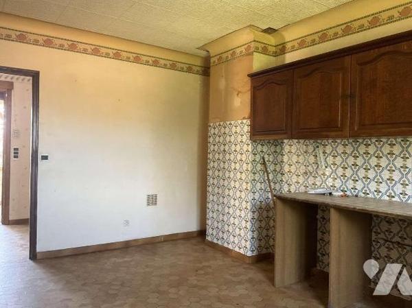 A VENDRE : Aux portes de GOURDON (Lot - 46) grande maison sur environ 4.300m² de terrain avec b...