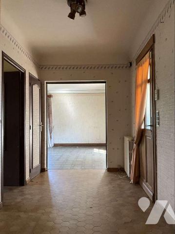 A VENDRE : Aux portes de GOURDON (Lot - 46) grande maison sur environ 4.300m² de terrain avec b...