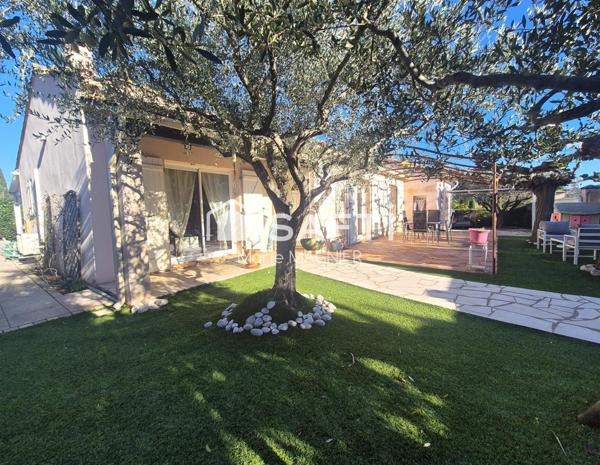 Coup de cœur à Cogolin :  villa de plain-pied 107 m², piscine, garage, et studio indépendant dans un quartier calme et résidentiel.