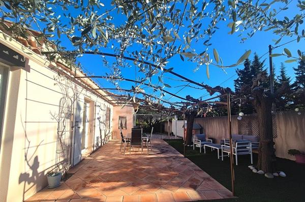 Coup de cœur à Cogolin :  villa de plain-pied 107 m², piscine, garage, et studio indépendant dans un quartier calme et résidentiel.