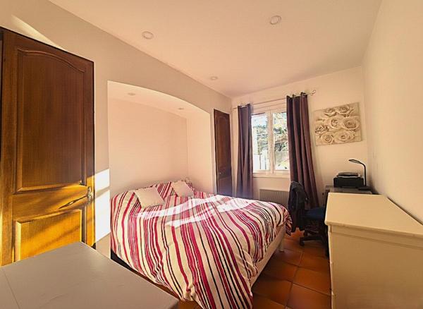 Coup de cœur à Cogolin :  villa de plain-pied 107 m², piscine, garage, et studio indépendant dans un quartier calme et résidentiel.