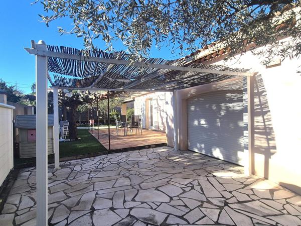 Coup de cœur à Cogolin :  villa de plain-pied 107 m², piscine, garage, et studio indépendant dans un quartier calme et résidentiel.