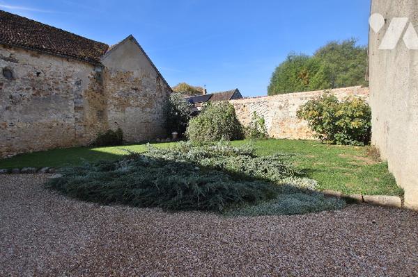 Maison 140 m² environ–6 pièces dont 3 chambres-2 salles d’eau–Garage - Jardin clos – Parcelle 1200m²