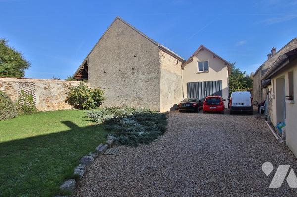 Maison 140 m² environ–6 pièces dont 3 chambres-2 salles d’eau–Garage - Jardin clos – Parcelle 1200m²