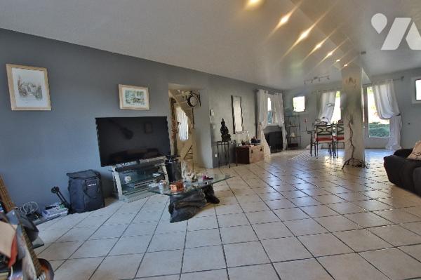 Maison 140 m² environ–6 pièces dont 3 chambres-2 salles d’eau–Garage - Jardin clos – Parcelle 1200m²