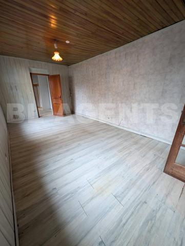  Maison avec grand terrain & énorme potentiel 