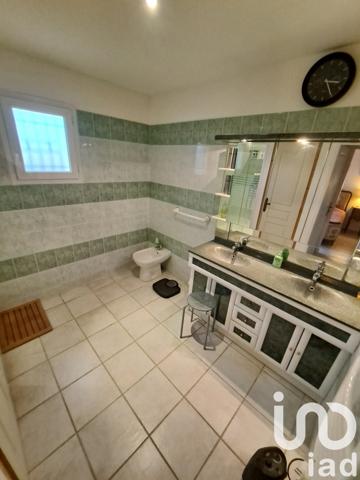 Maison 7 pièces de 200 m² à Générac (30510)