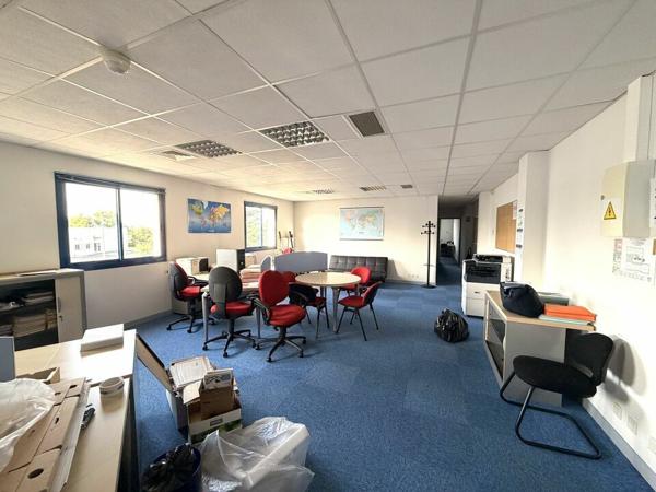 BUREAUX À LOUER – FUTUROSCOPE CHALEMBERT – 147 M² – CLIMATISATION – PARKING