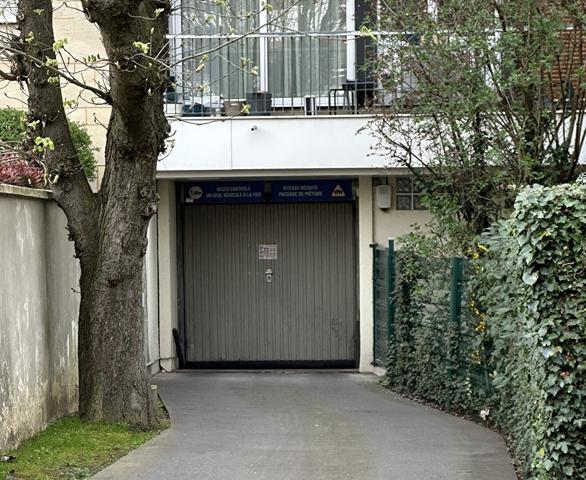 PLACE DE PARKING EN SOUS-SOL SECTEUR BÉCON !