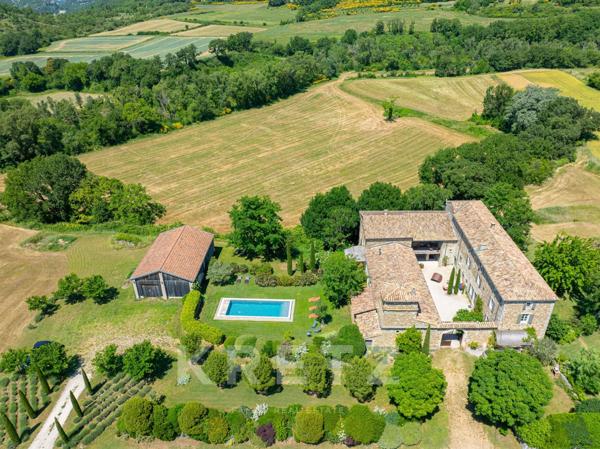 Demeure d'exception au cœur de la Drôme Provençale