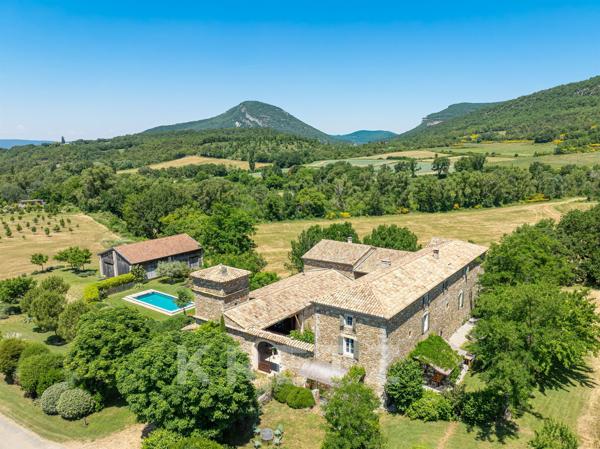 Demeure d'exception au cœur de la Drôme Provençale