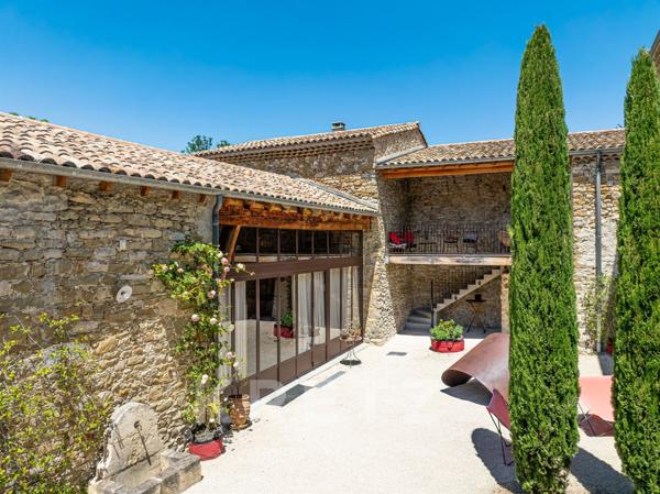 Demeure d'exception au cœur de la Drôme Provençale