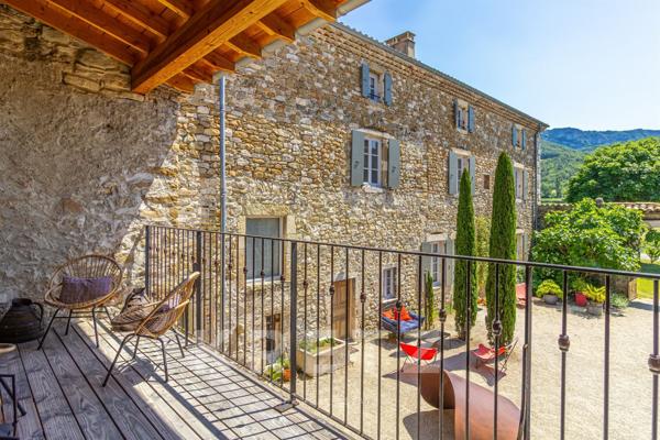 Demeure d'exception au cœur de la Drôme Provençale