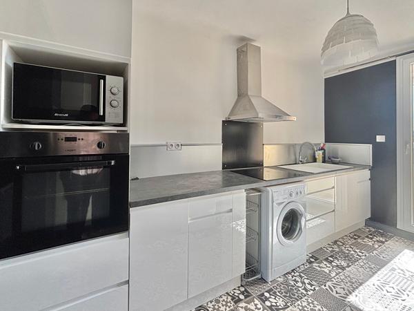 APPARTEMENT - DEUX CHAMBRES - CLIMATISATION - CAVE