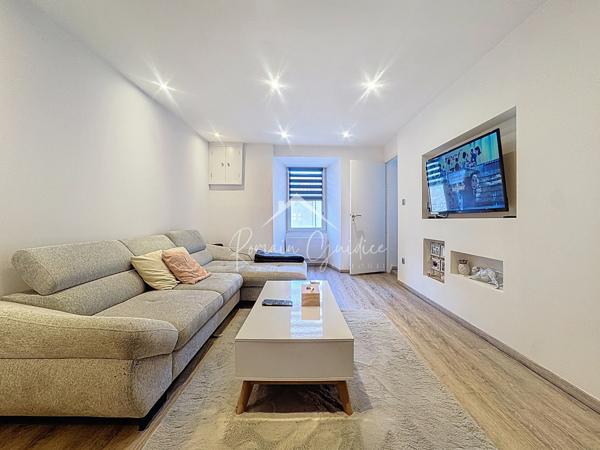 Saint-Georges-de-Luzençon (12100) MAISON DE VILLE F4 101 M2 RÉNOVÉE