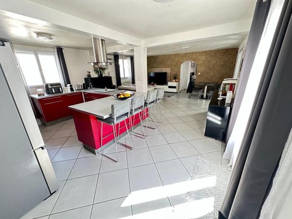 Maison individuelle de plain-pied  120 m²  Piscine Quartier recherché  Miramas