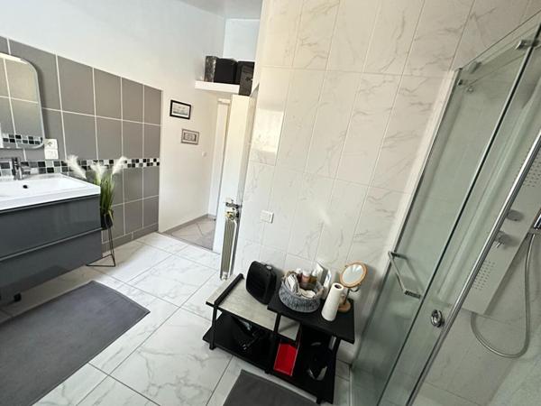 Maison individuelle de plain-pied  120 m²  Piscine Quartier recherché  Miramas