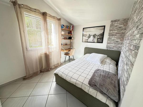 Maison individuelle de plain-pied  120 m²  Piscine Quartier recherché  Miramas