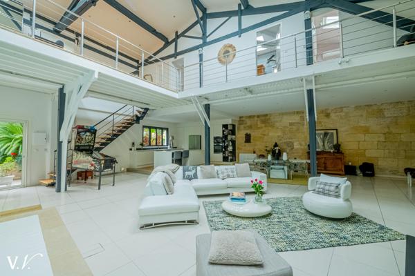 QUARTIER DES CHARTRONS - Maison de pierres "esprit loft"