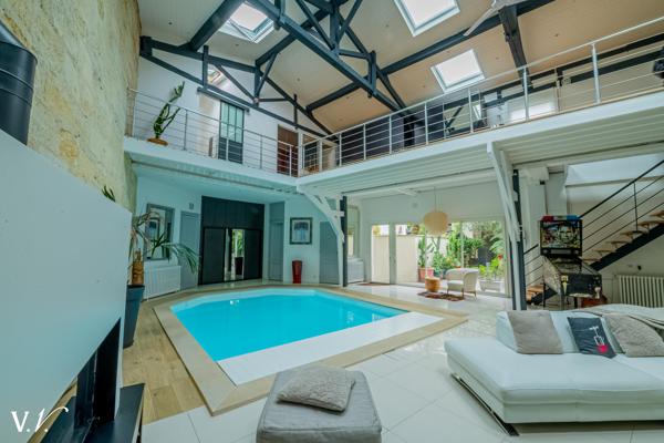 QUARTIER DES CHARTRONS - Maison de pierres "esprit loft"