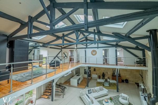 QUARTIER DES CHARTRONS - Maison de pierres "esprit loft"