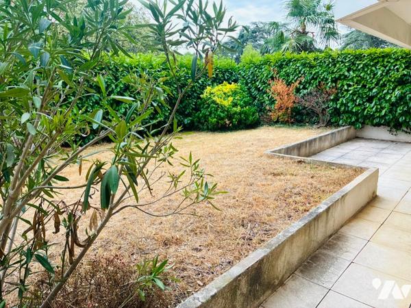 ECULLY. LE PARC DE BEAUVALLON. T4 + cave + jardin + parking extérieur.