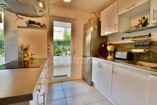 A vendre à Hendaye, appartement T3 de 61 m² avec terrasse en rez de jardin.