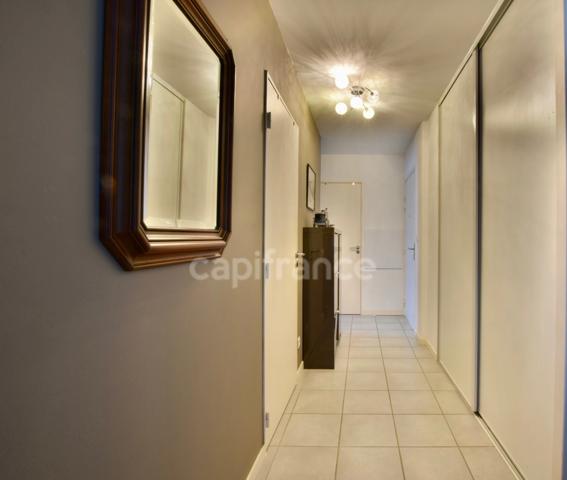 A vendre à Hendaye, appartement T3 de 61 m² avec terrasse en rez de jardin.