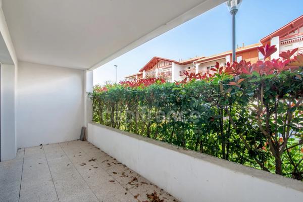 A vendre à Hendaye, appartement T3 de 61 m² avec terrasse en rez de jardin.