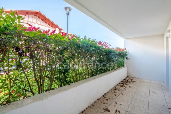 A vendre à Hendaye, appartement T3 de 61 m² avec terrasse en rez de jardin.
