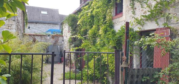 Crugny (51170) GRANDE MAISON avec GARAGE et PISCINE