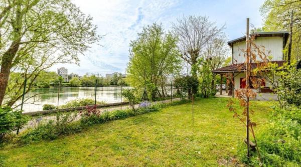 Maison individuelle 4 chambres avec jardin sur les quais de seine
