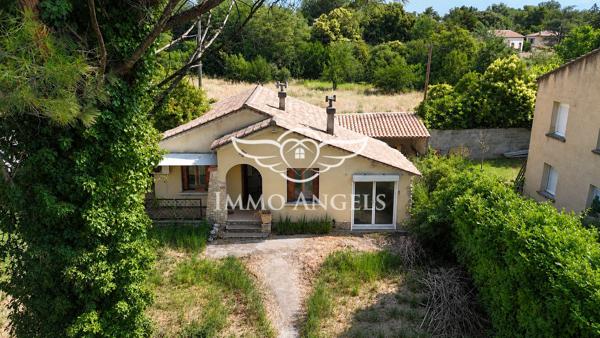 Maison individuelle semi plain-pied – 2 chambres, bureau et jardin de 798 m²