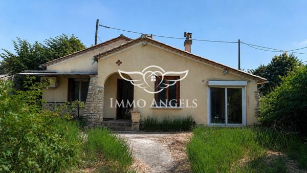 Maison individuelle semi plain-pied – 2 chambres, bureau et jardin de 798 m²