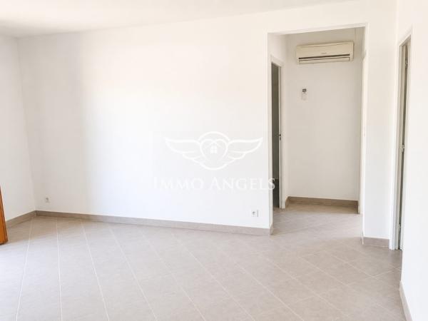 Maison individuelle semi plain-pied – 2 chambres, bureau et jardin de 798 m²