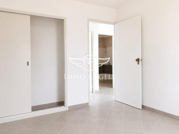 Maison individuelle semi plain-pied – 2 chambres, bureau et jardin de 798 m²