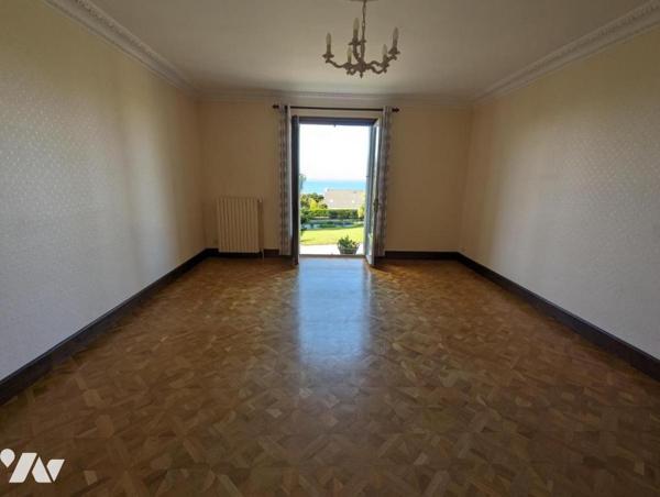 TOURLAVILLE - PAVILLON AVEC AUTONOMIE DE PLAIN PIED ET VUE MER