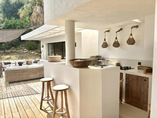 Villa contemporaine d'exception avec vue jusqu'a la mer!! '