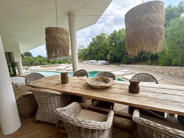 Villa contemporaine d'exception avec vue jusqu'a la mer!! '