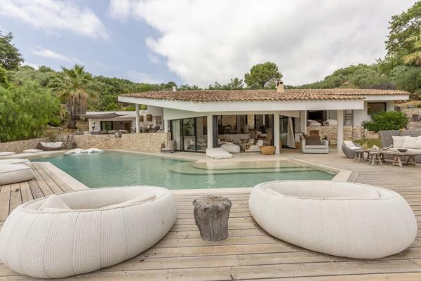 Villa contemporaine d'exception avec vue jusqu'a la mer!! '