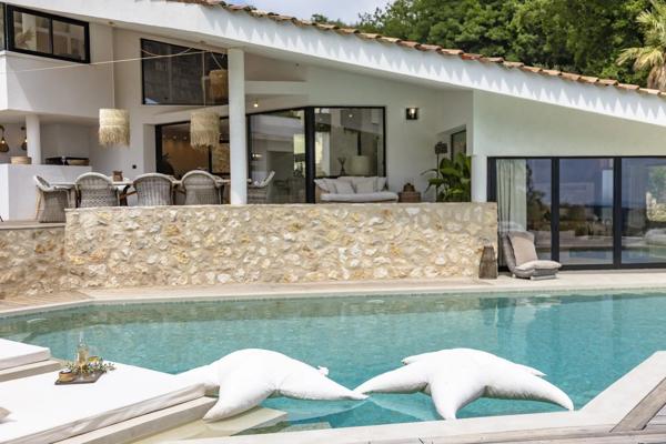 Villa contemporaine d'exception avec vue jusqu'a la mer!! '