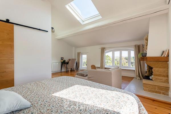 Ancien corps de ferme rénové avec piscine et jardin