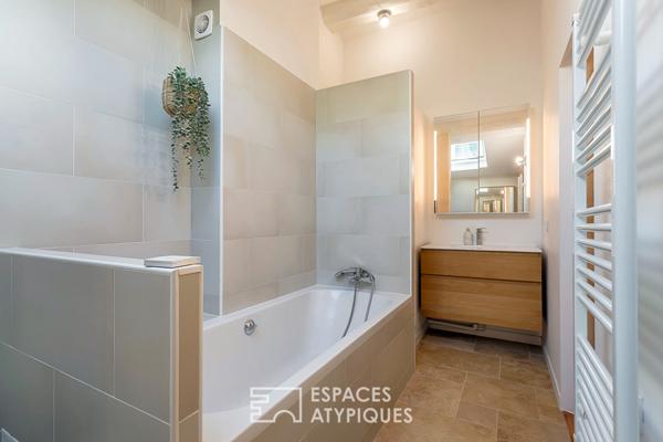 Ancien corps de ferme rénové avec piscine et jardin