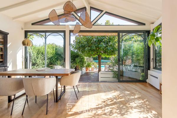 Ancien corps de ferme rénové avec piscine et jardin