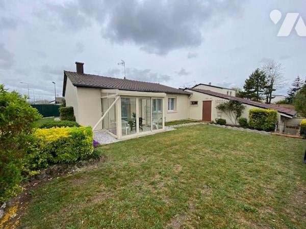 Maison de plain pied de 5 pièces principales avec jardin et garage